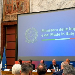 HUB STYLE: Firmato l’Asse Italia-Francia, ma ASSOMODA lancia l’allarme su agenti e EPR